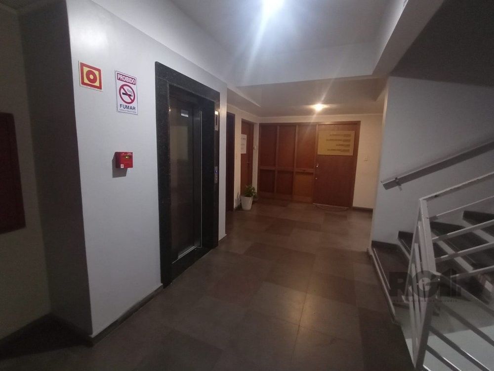 Excelente Sala (dividida em 2 ambientes) no coração do Menino Deus!!  Toda estrutura por apenas R$ 170.000,00!! — foto 3
