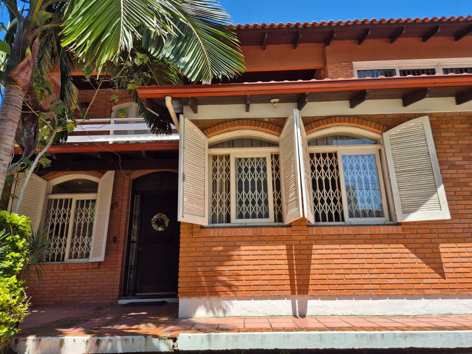 Casa com 5 dormitórios e muito mais