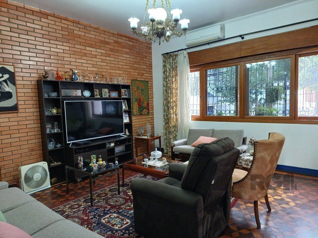 Casa à venda com 3 quartos, 231m² - Foto 2