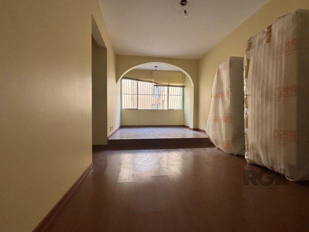 Apartamento à venda com 45m², 1 quarto, 1 vaga no bairro Menino Deus em Porto Alegre