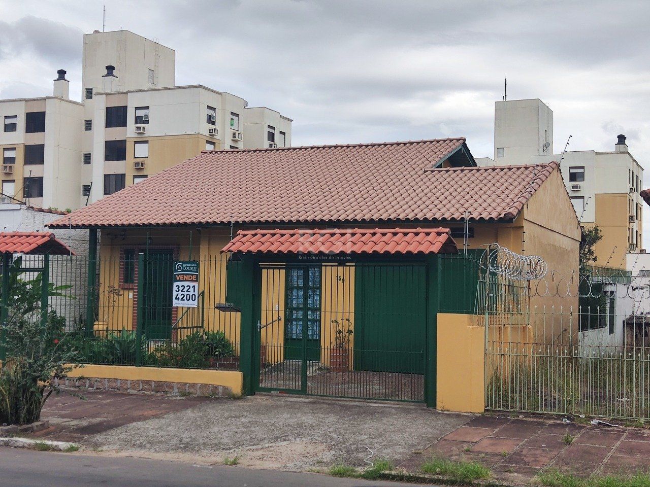 Casa 3 Dormitório(s) Bairro Cavalhada