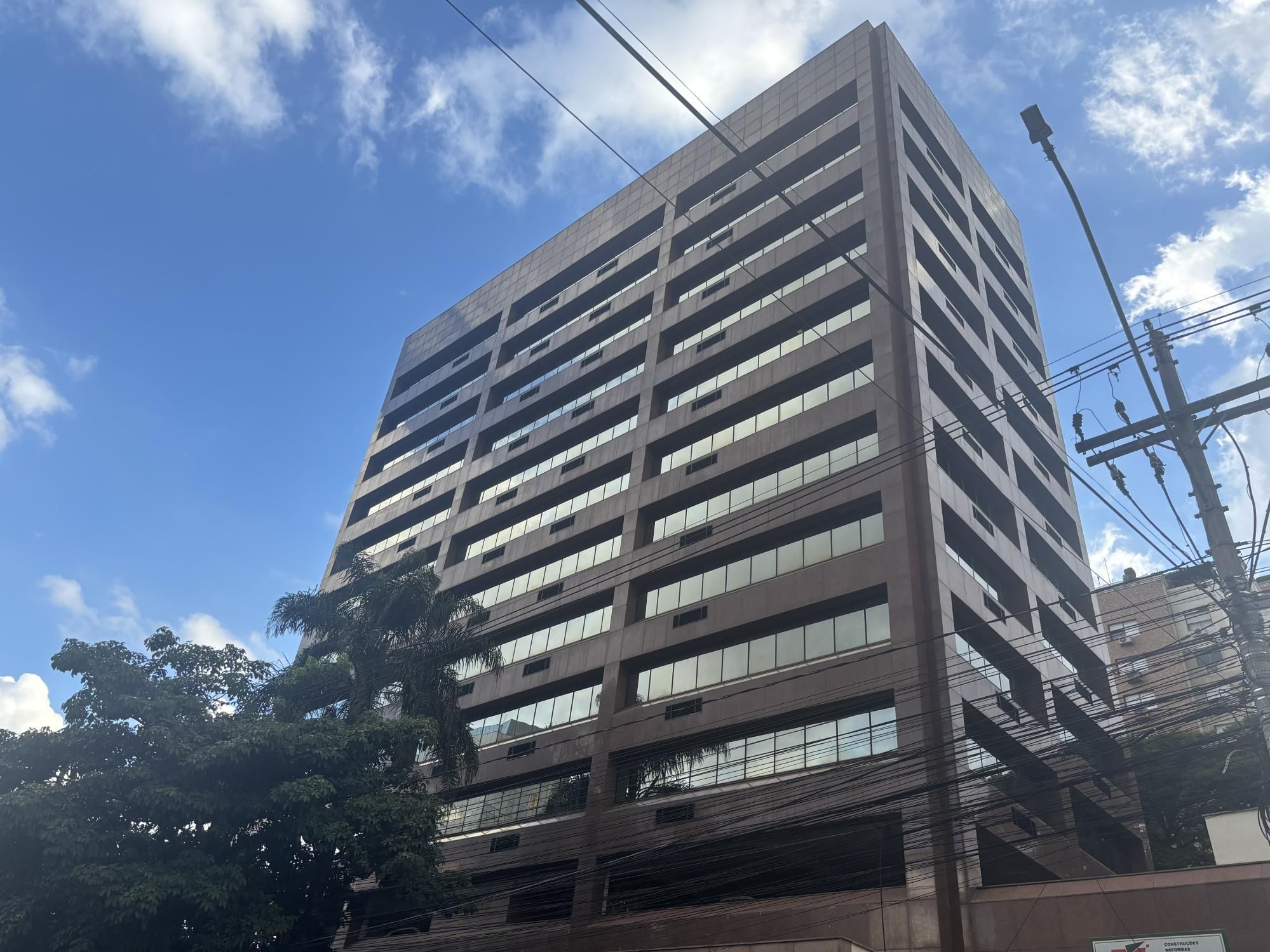 Conjunto Comercial-Sala à venda com 7 quartos, 309m² - Foto 2