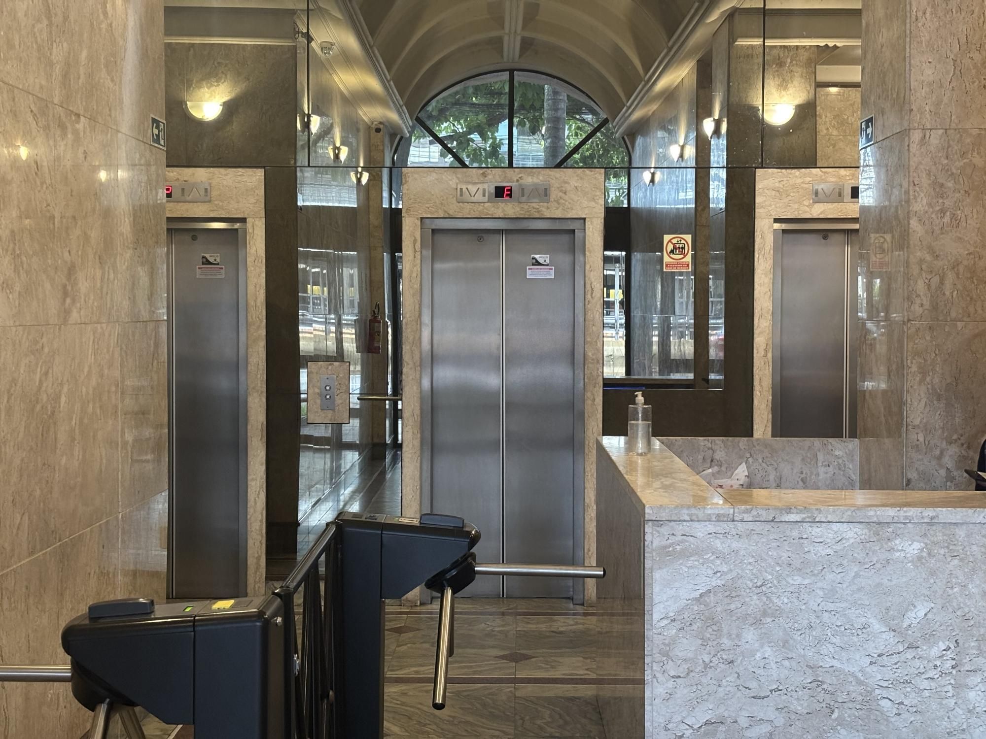 Conjunto Comercial-Sala à venda com 7 quartos, 309m² - Foto 49