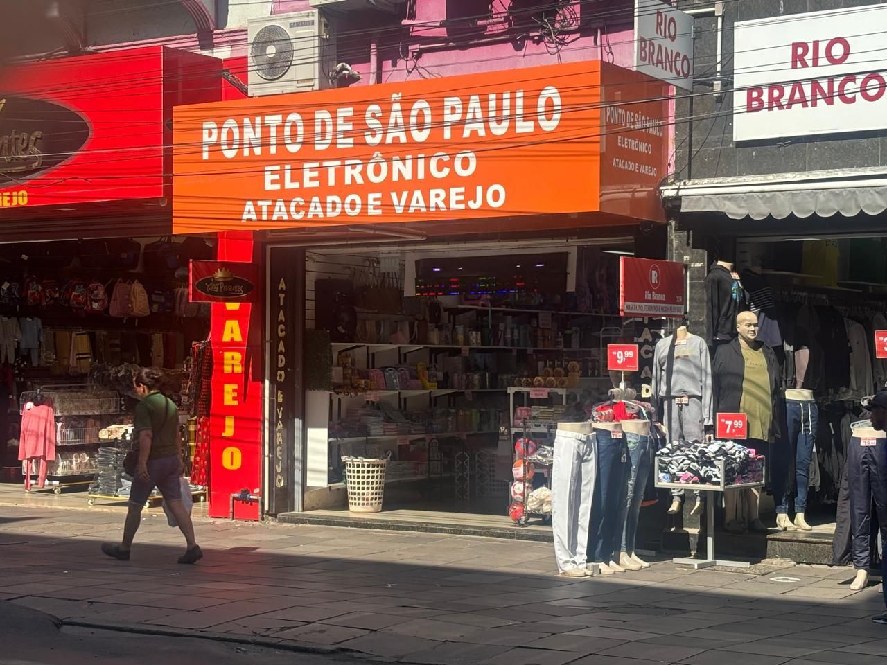 Loja, 1 dormitório no bairro Centro Histórico em Porto Alegre para Comprar