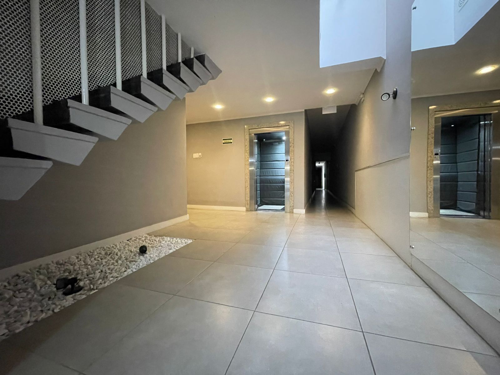 Apartamento, 2 quartos, à venda, 74 m², Floresta - Porto Alegre — foto 2