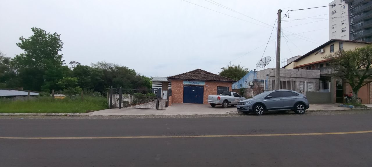 Casa com 3 dormitórios por R$ 1650.000,00 na Rua Coronel Ângelo de Mello nº418