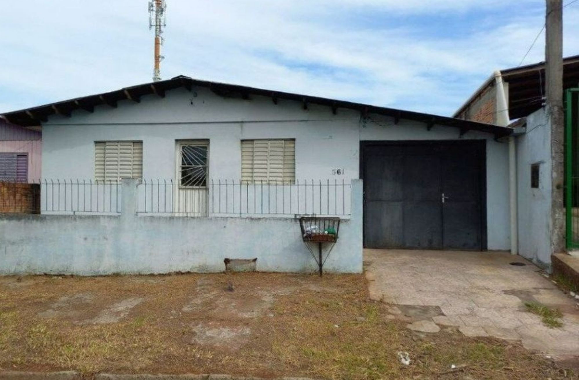 Casa com 4 dormitórios na Rua Honório Guedes do Amaral nº361- Argiles