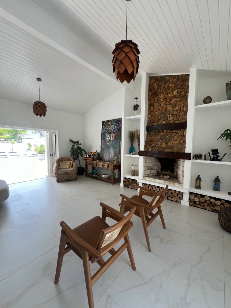 Casa 5 dormitórios no bairro Praia de Atlântida