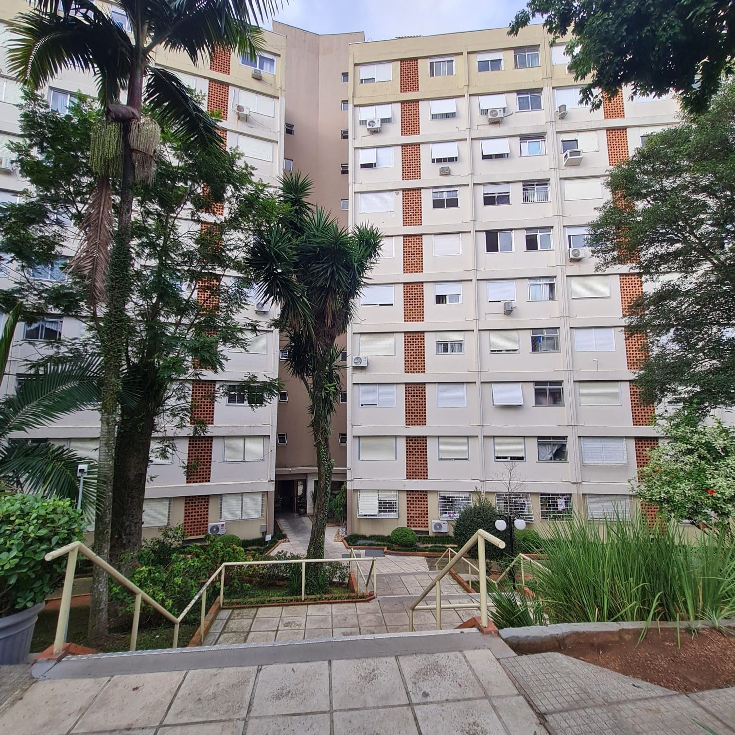 APTO DESOCUPADO IMEDIAÇÕES IGREJA SANTO ANTONIO