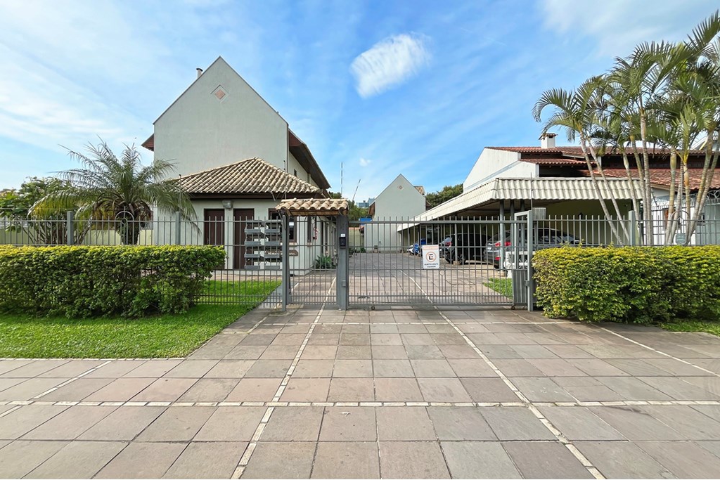Casa de Condomínio 2 dormitórios no bairro Camaquã