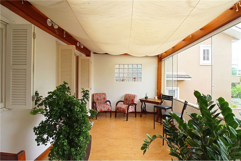 Casa 3 dormitórios no bairro Medianeira