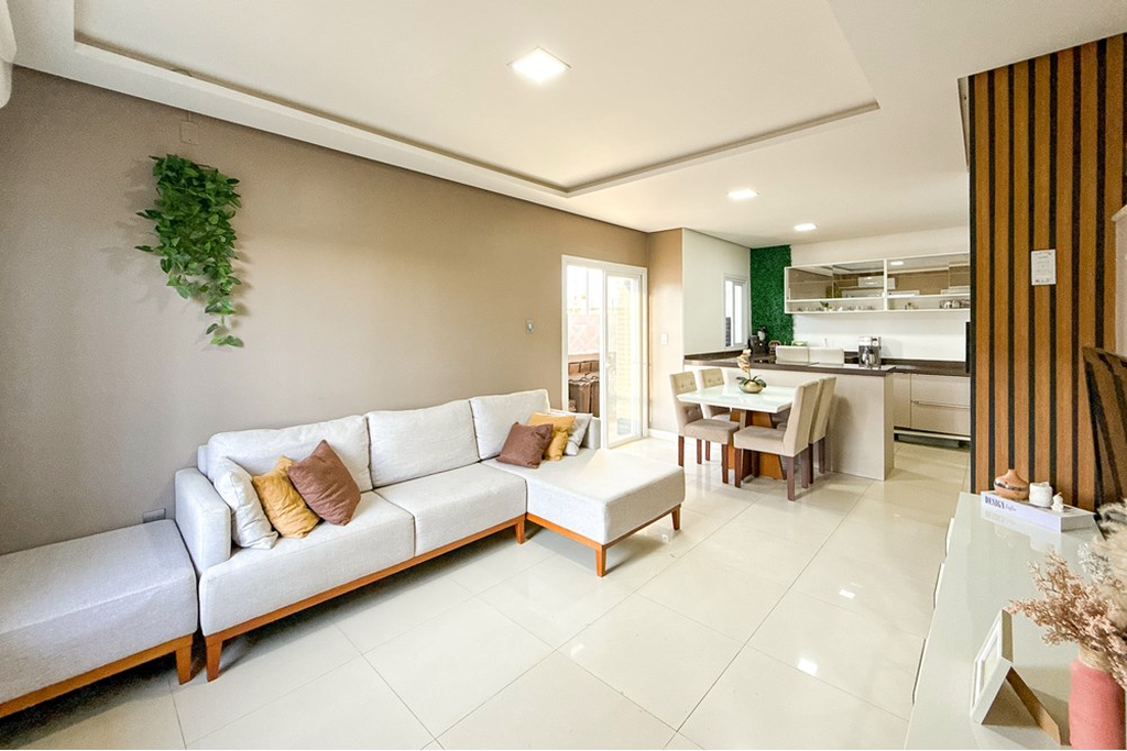 Casa 3 dormitórios no bairro Igara