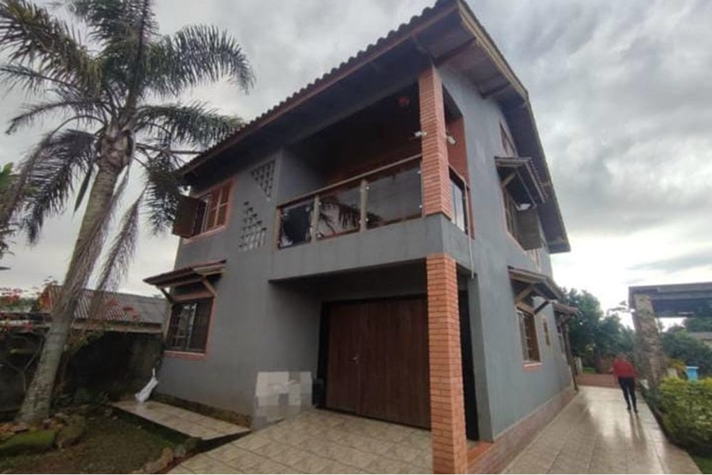 Casa 3 dormitórios no bairro Hípica