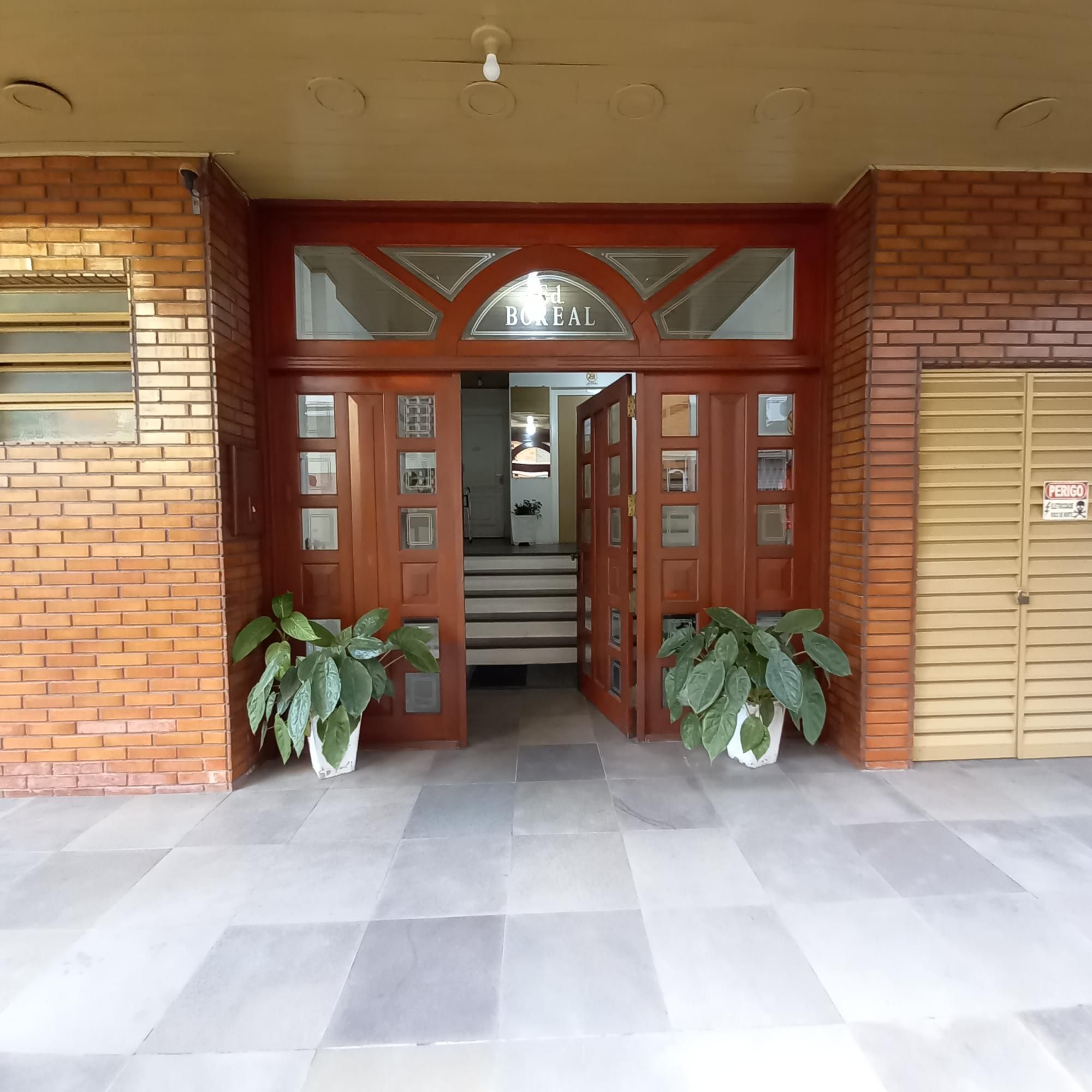 PORTA ENTRADA EDIFÍCIO