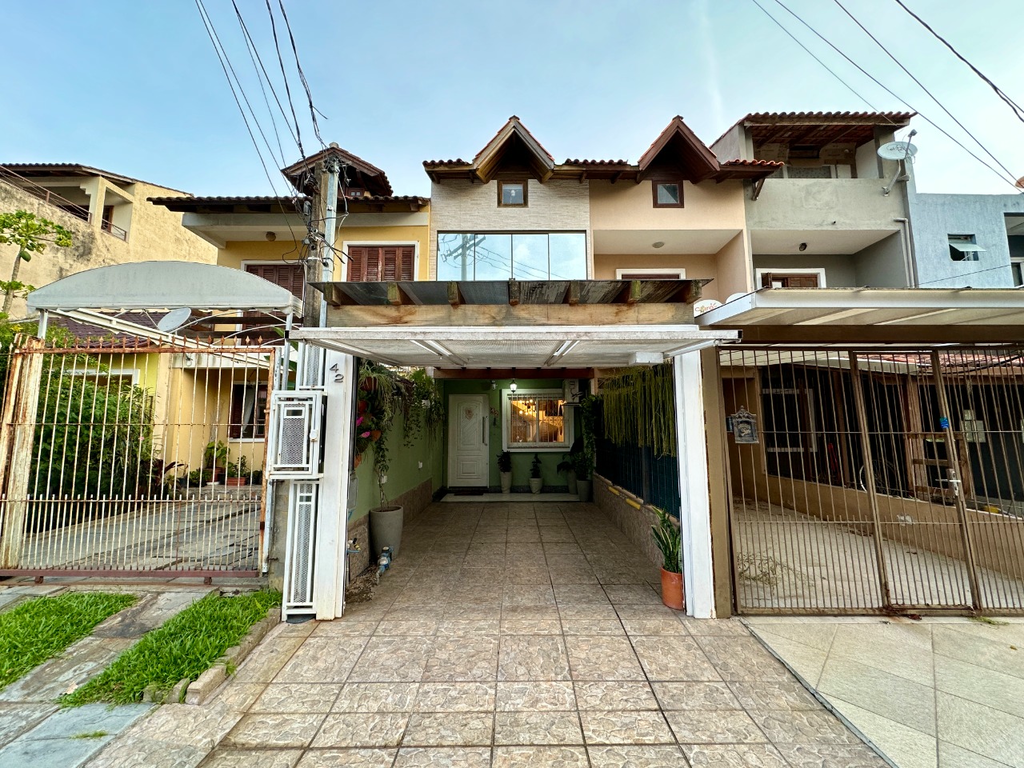 Casa 2 dormitórios no bairro Hípica