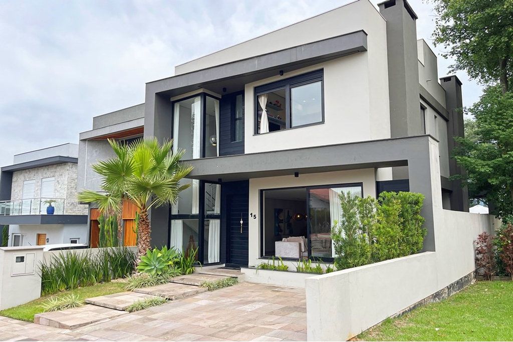 Casa de Condomínio 4 dormitórios no bairro Hípica