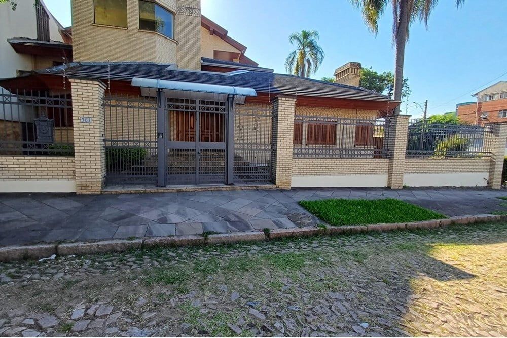 Casa 4 dormitórios no bairro Partenon