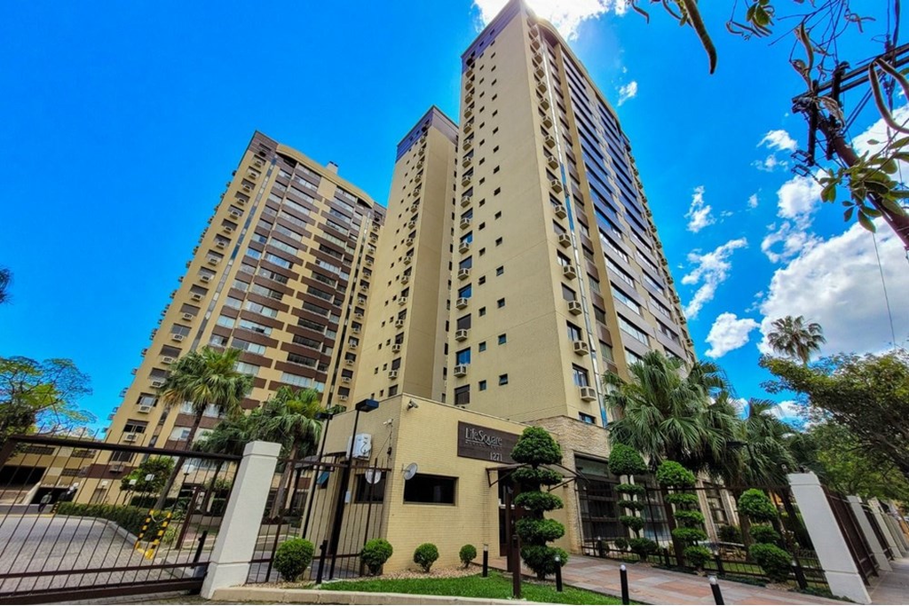 Apartamento 3 dormitórios no bairro Menino Deus