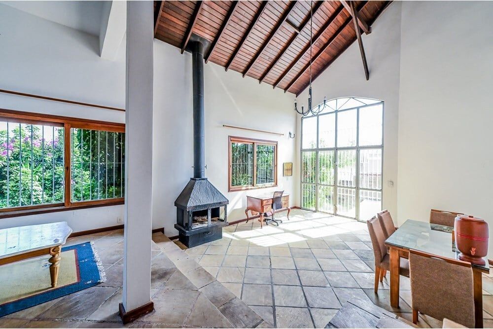 Casa 4 dormitórios no bairro Ipanema