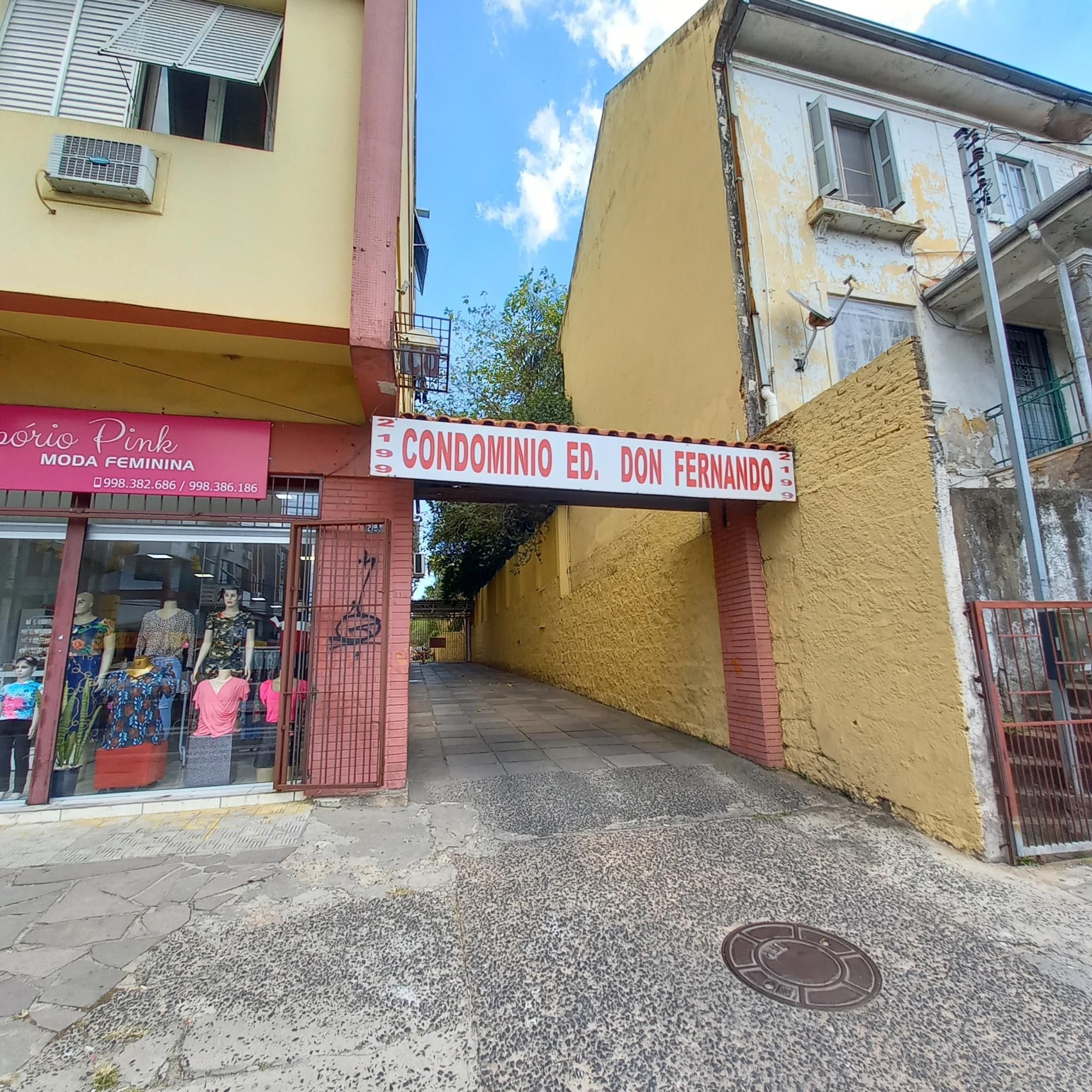 APTO TÉRREO COM PATIO PRIVATIVO 03 QUARTOS