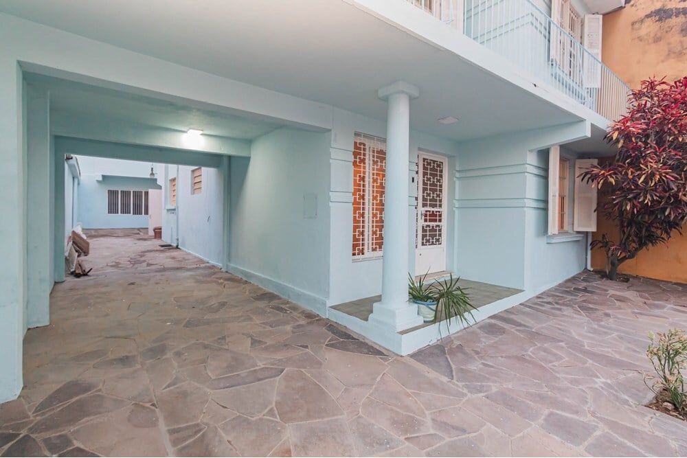 Casa 6 dormitórios no bairro Santana