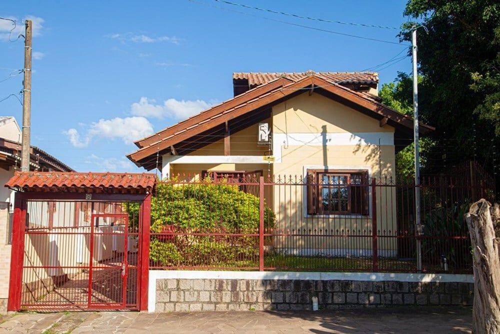 Casa 2 dormitórios no bairro Fiuza