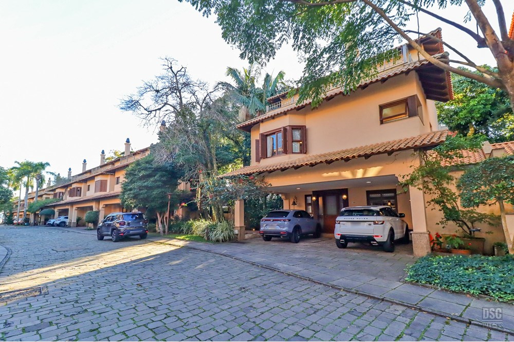 Casa de Condomínio 4 dormitórios no bairro Tristeza
