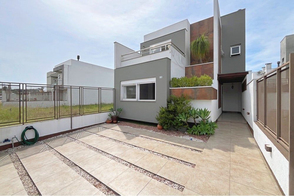 Casa 3 dormitórios no bairro Hípica