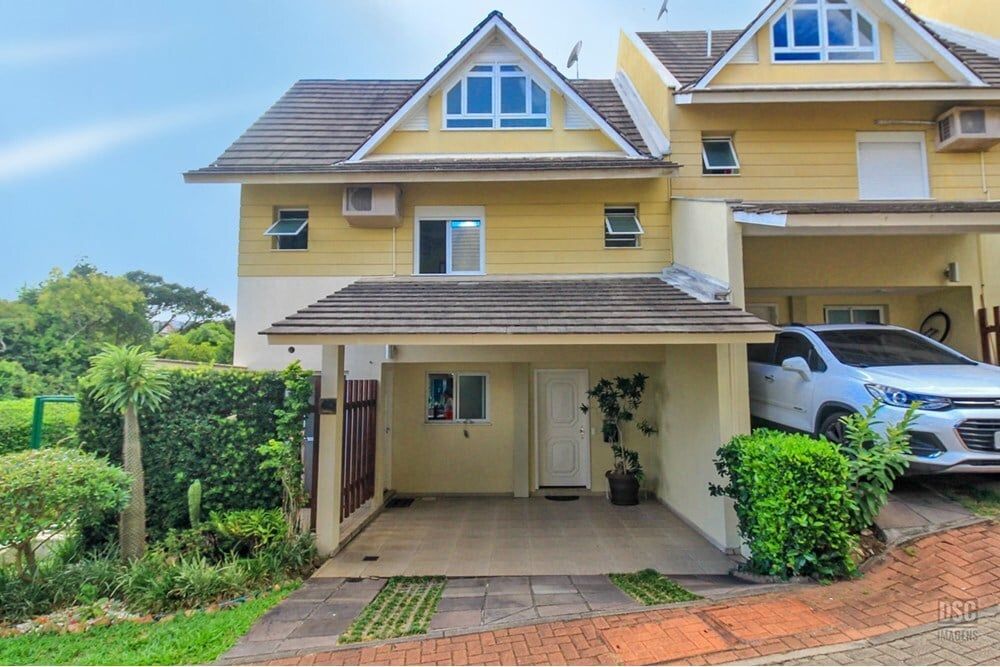 Casa de Condomínio 4 dormitórios no bairro Teresópolis