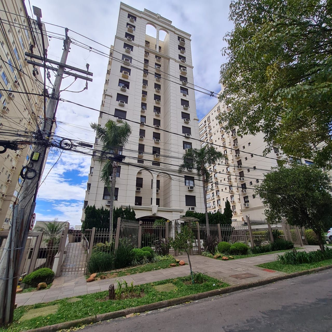 APARTAMENTO 03 DORMITORISO 02 GARAGENS PROX.IMO AO SHOPPING IGUATEMI