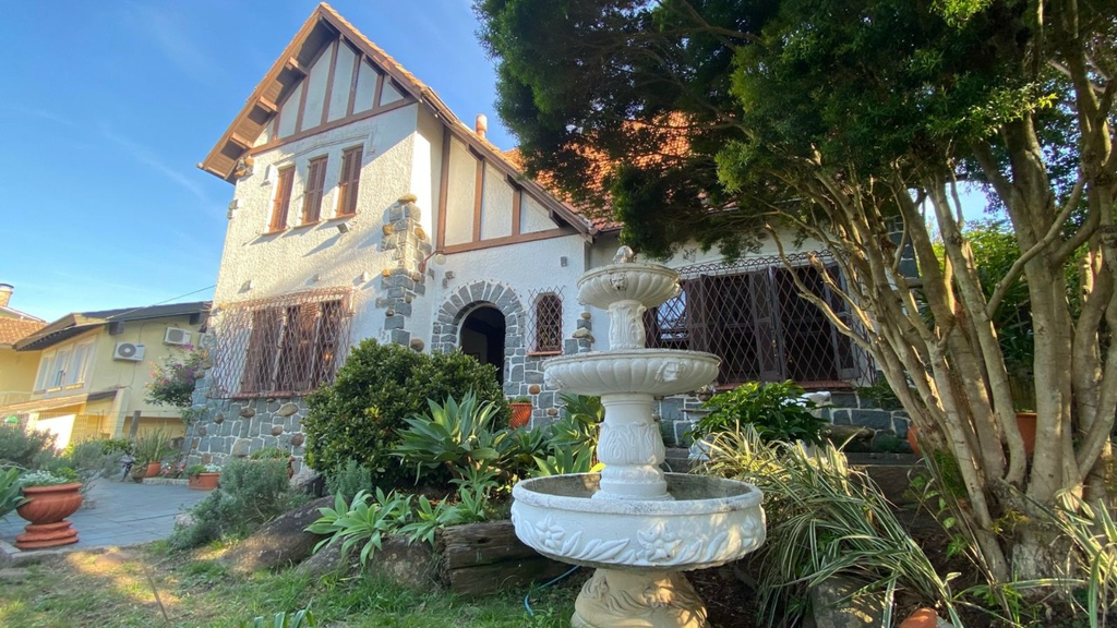 Casa 4 dormitórios no bairro Vila Assunção