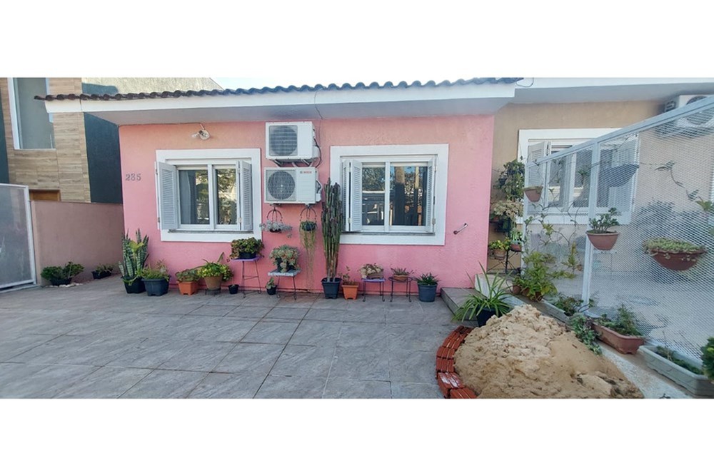 Casa 2 dormitórios no bairro Lomba do Pinheiro