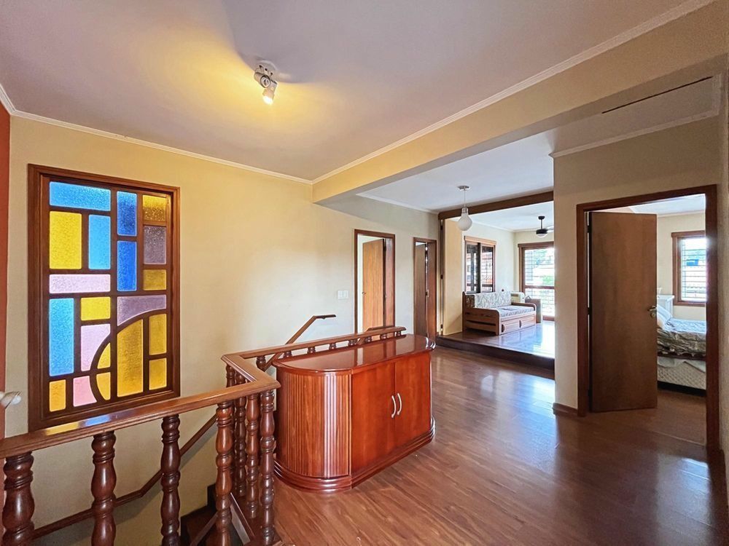 Casa 5 dormitórios no bairro Camaquã