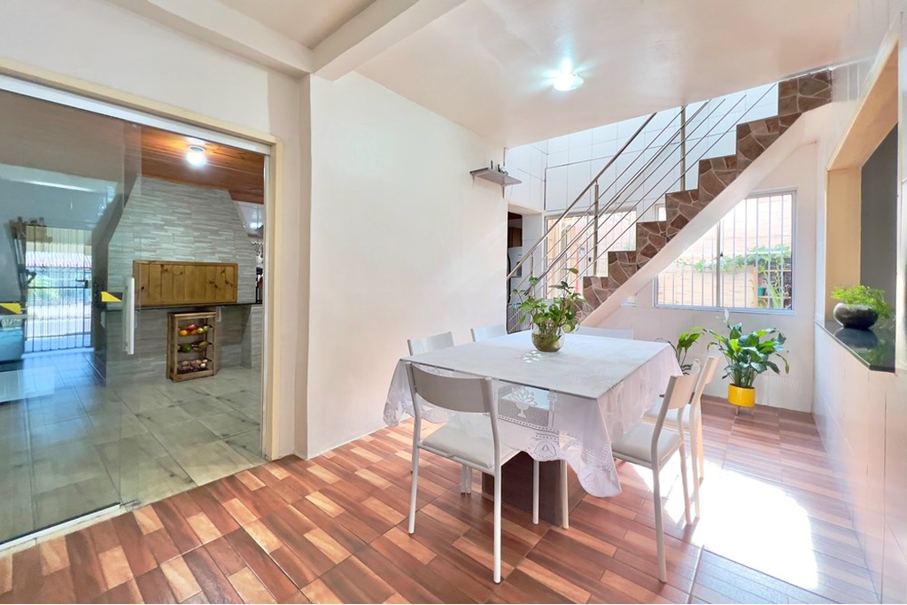 Casa 3 dormitórios no bairro Olaria