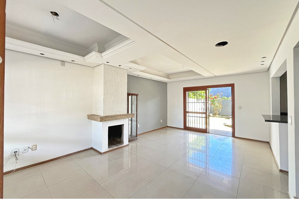 Casa 3 dormitórios no bairro Hípica