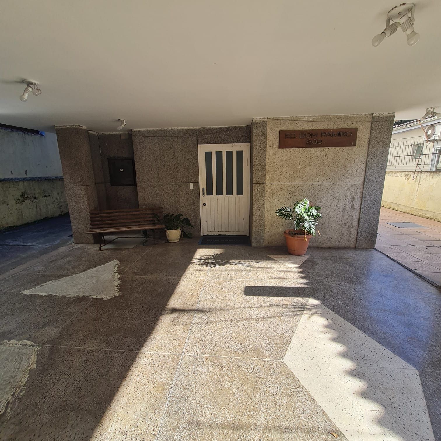 PORTA ACESSO AO EDIFICIO
