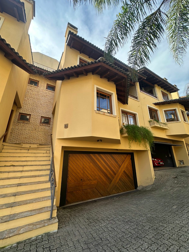 Casa 3 dormitórios no bairro Tristeza