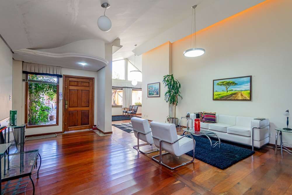 Casa 6 dormitórios no bairro Tristeza