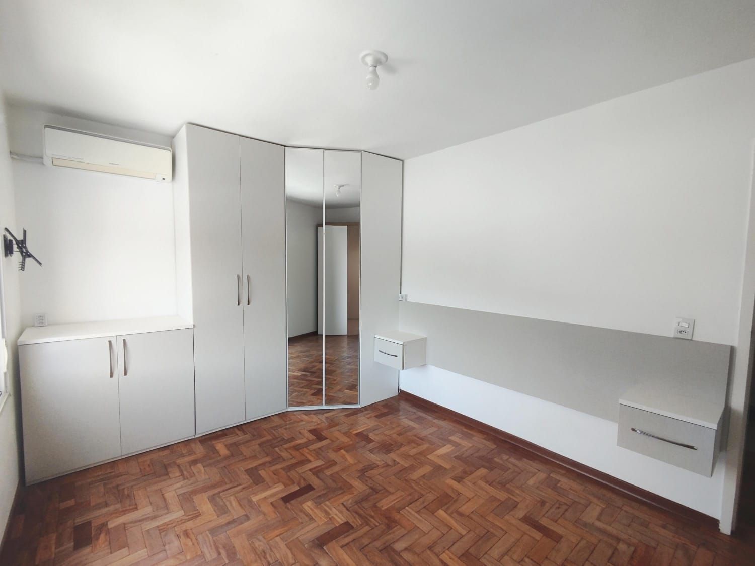 Apartamento à venda na Lima e Silva – amplo, arejado e com excelente iluminação natural