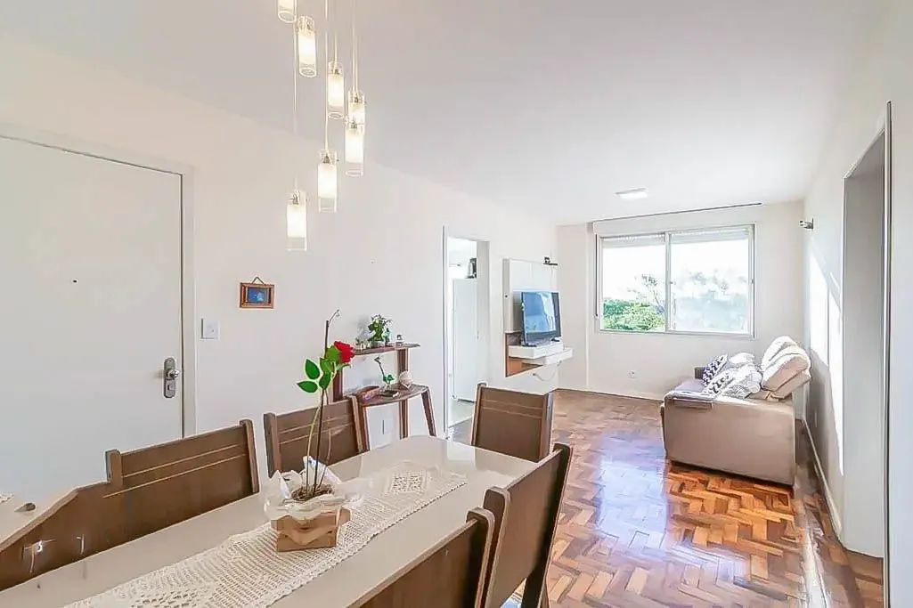 Apartamento à venda com 77m², 2 quartos, 1 vaga no bairro Medianeira em Porto Alegre