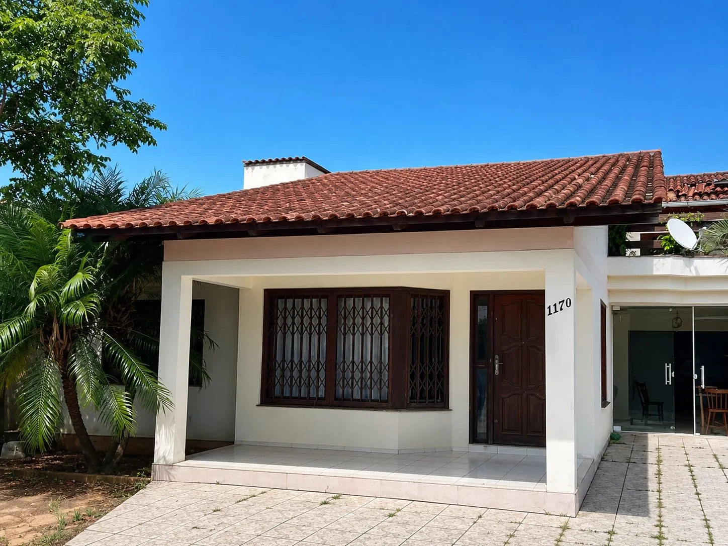 Ampla Casa residencial com 4 quartos, 3 banheiros e 1 suíte  garagem