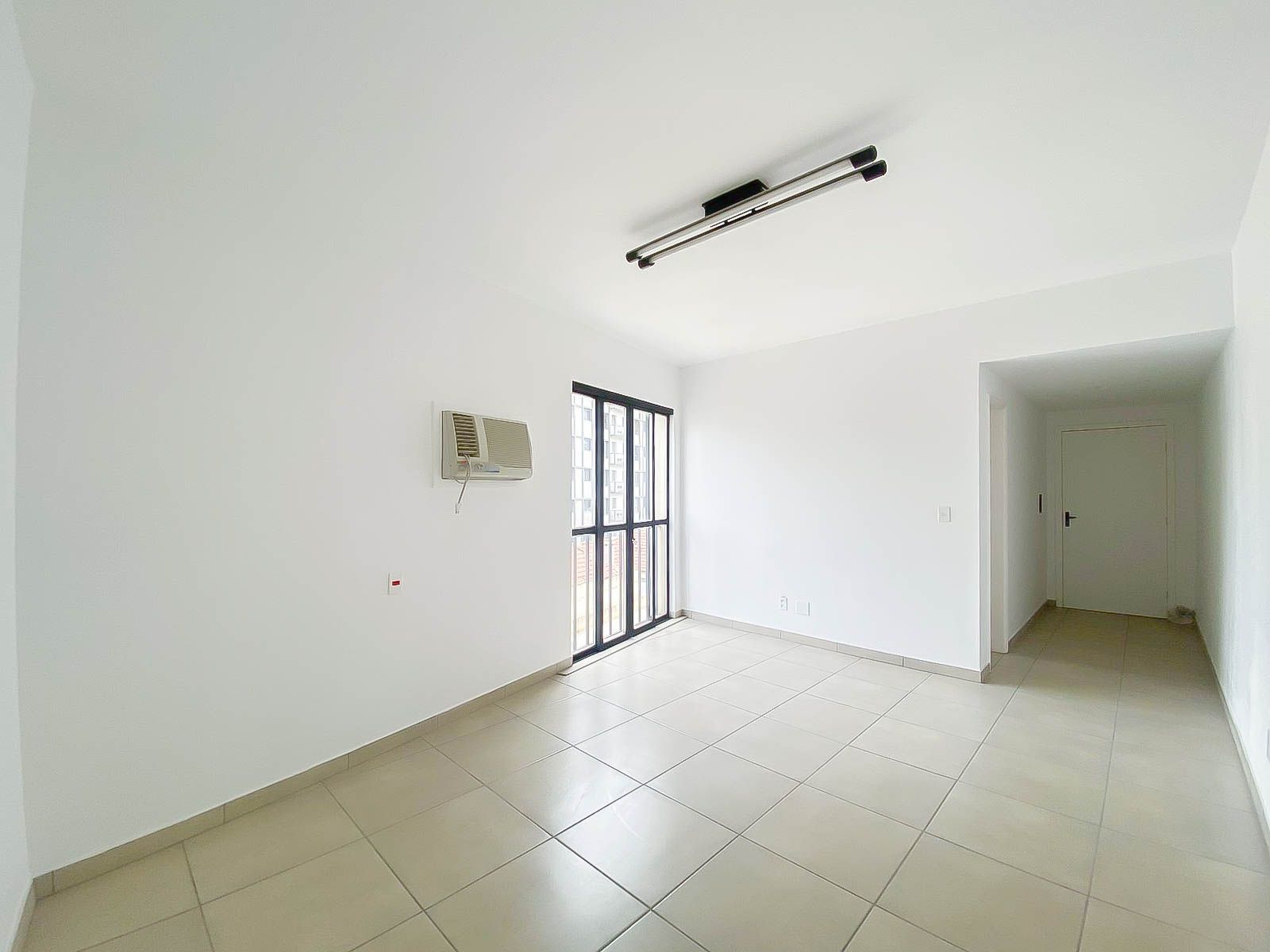 Sala Comercial à Venda na Av. Benjamin Constant – Andar Alto e Portaria