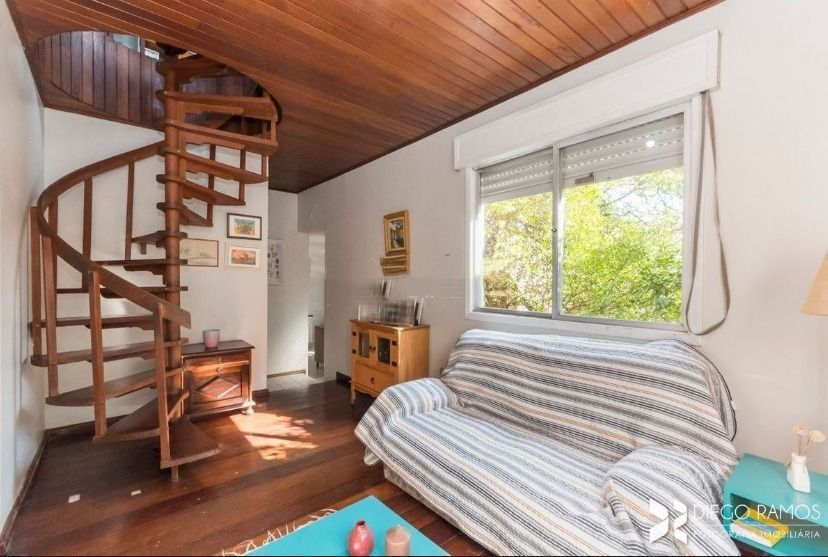 Casa para Venda - 190m², 4 dormitórios, sendo 1 suites, 2 vagas - Partenon