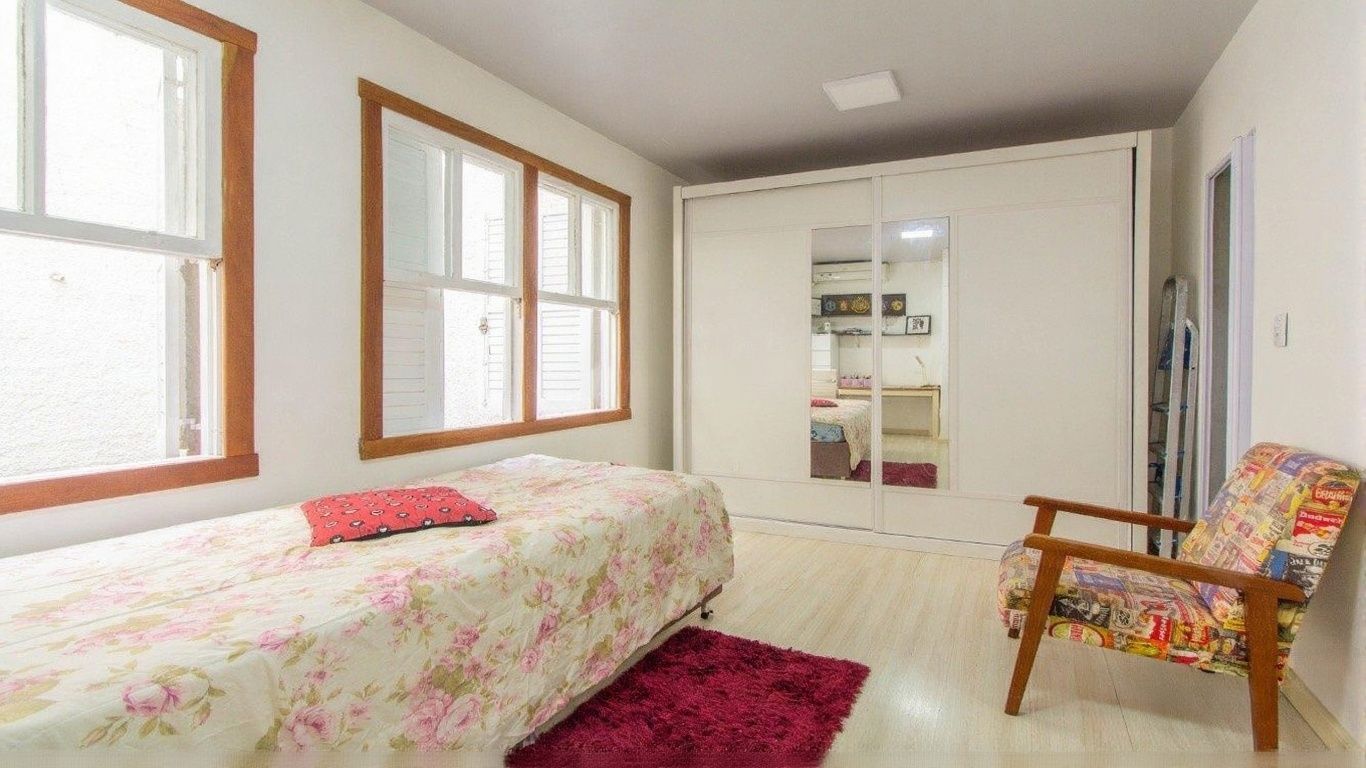 JK reformado e mobiliado a 100m da UFRGS - Rua Desembargador André da Rocha