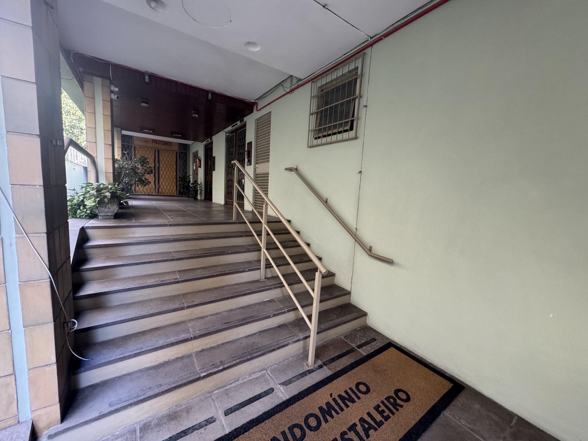Cobertura de 2 Dormitórios com Suíte, garagem e Vista Panorâmica em Porto Alegre