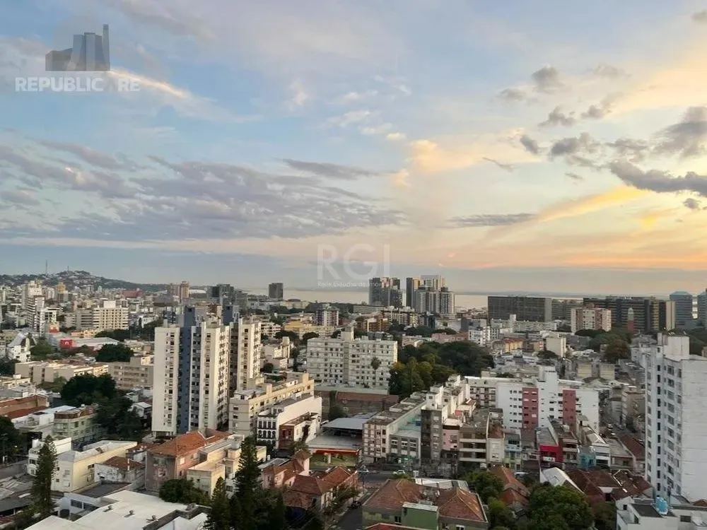 Apartamento, 2 dormitórios no bairro Cidade Baixa em Porto Alegre para Comprar