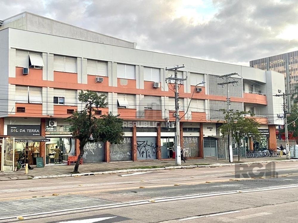 Apartamento de 2 Dormitórios totalmente reformado com churrasqueira