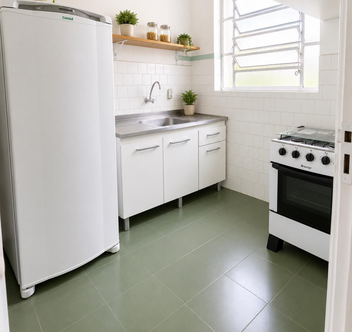 Apartamento, 1 dormitório no bairro Floresta em Porto Alegre para Comprar