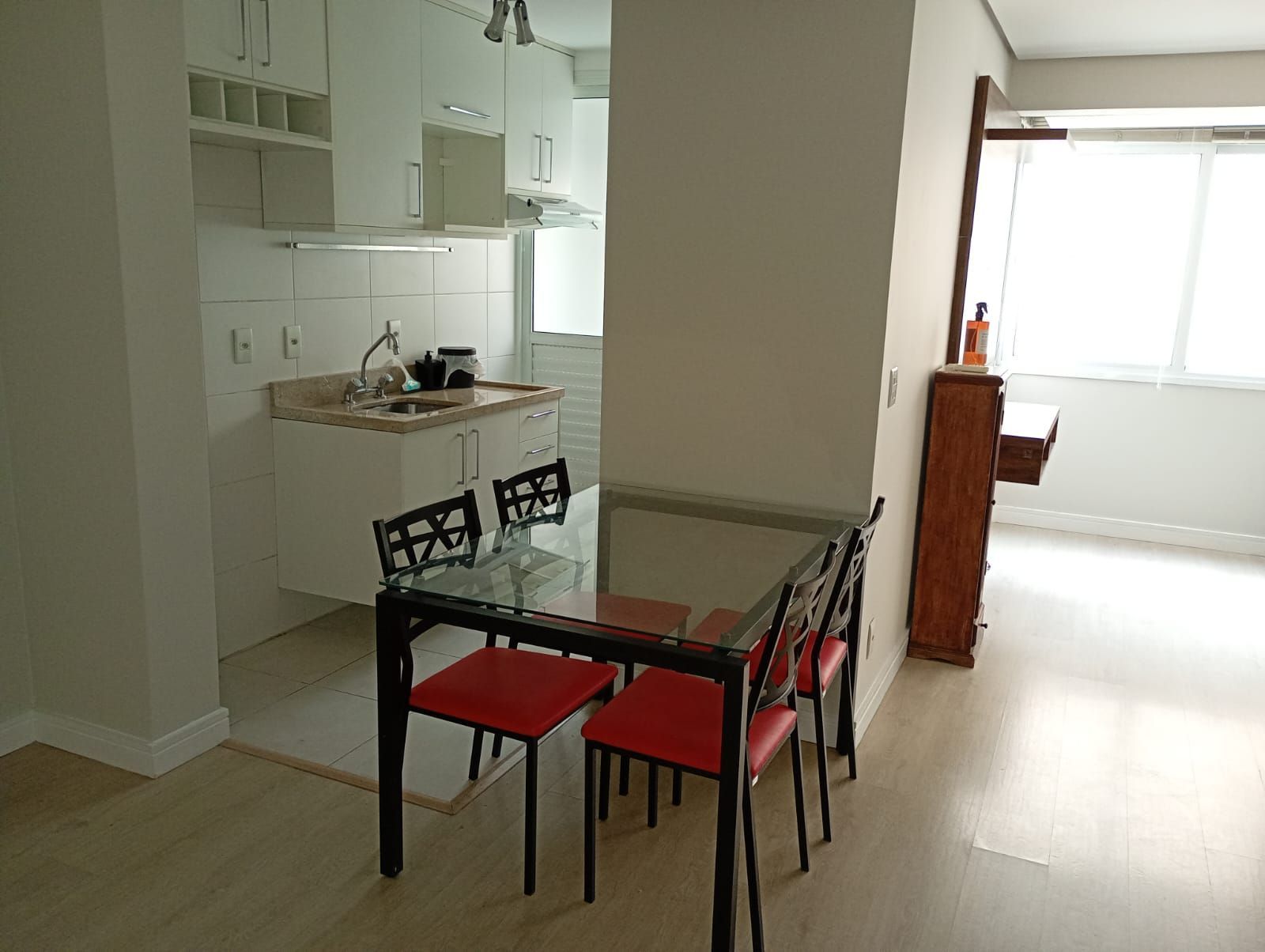 Apartamento de 1 dormitório, suíte, garagem, à venda em Cidade Baixa, Porto Alegre.