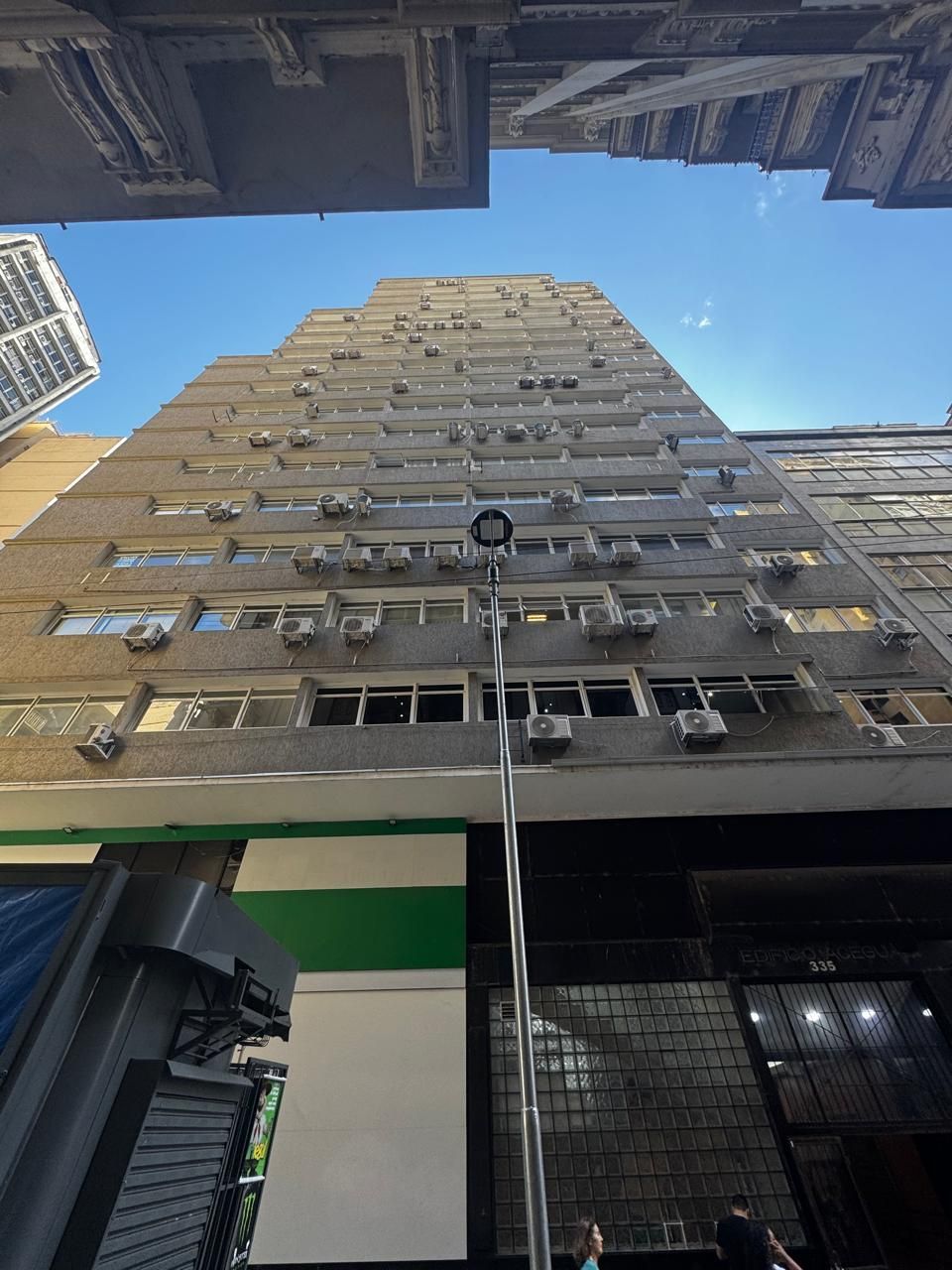 **Sala Comercial no Centro Histórico de Porto Alegre**